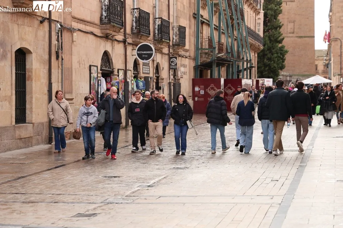 Ambiente este domingo en el centro de Salamanca. Fotos: David Sañudo