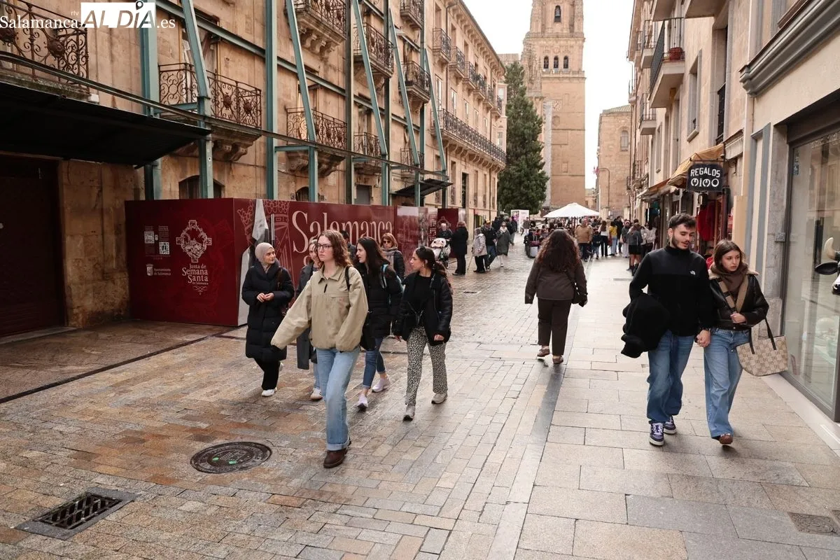 Ambiente este domingo en el centro de Salamanca. Fotos: David Sañudo