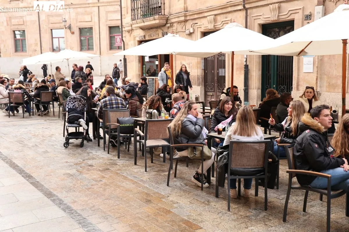 Ambiente este domingo en el centro de Salamanca. Fotos: David Sañudo