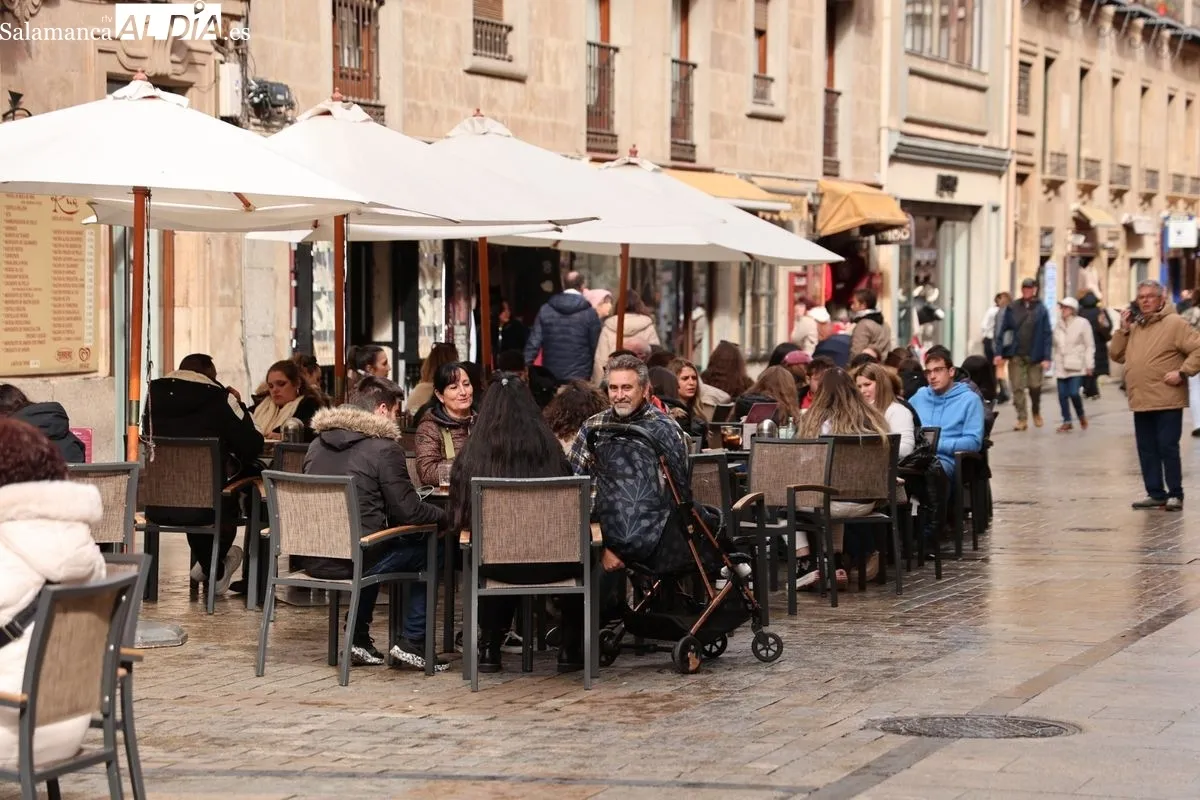 Ambiente este domingo en el centro de Salamanca. Fotos: David Sañudo