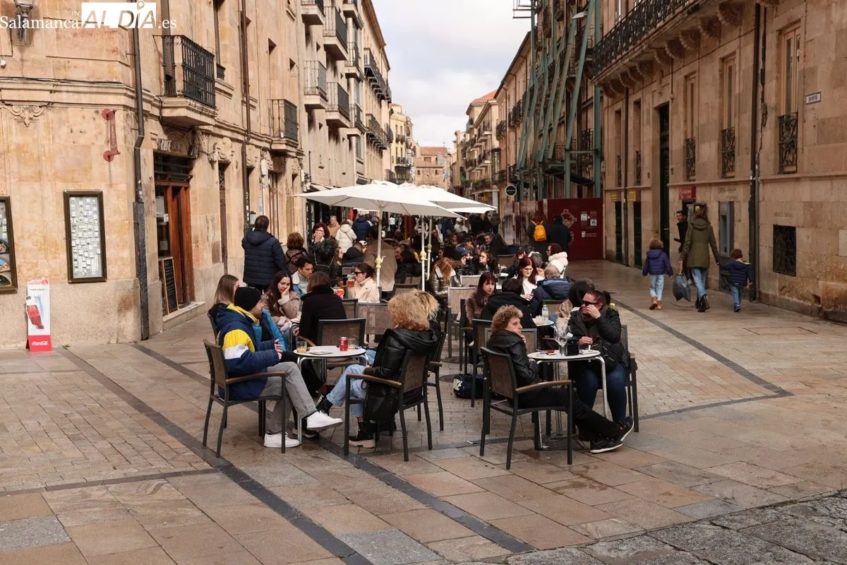 Ambiente este domingo en el centro de Salamanca. Fotos: David Sañudo