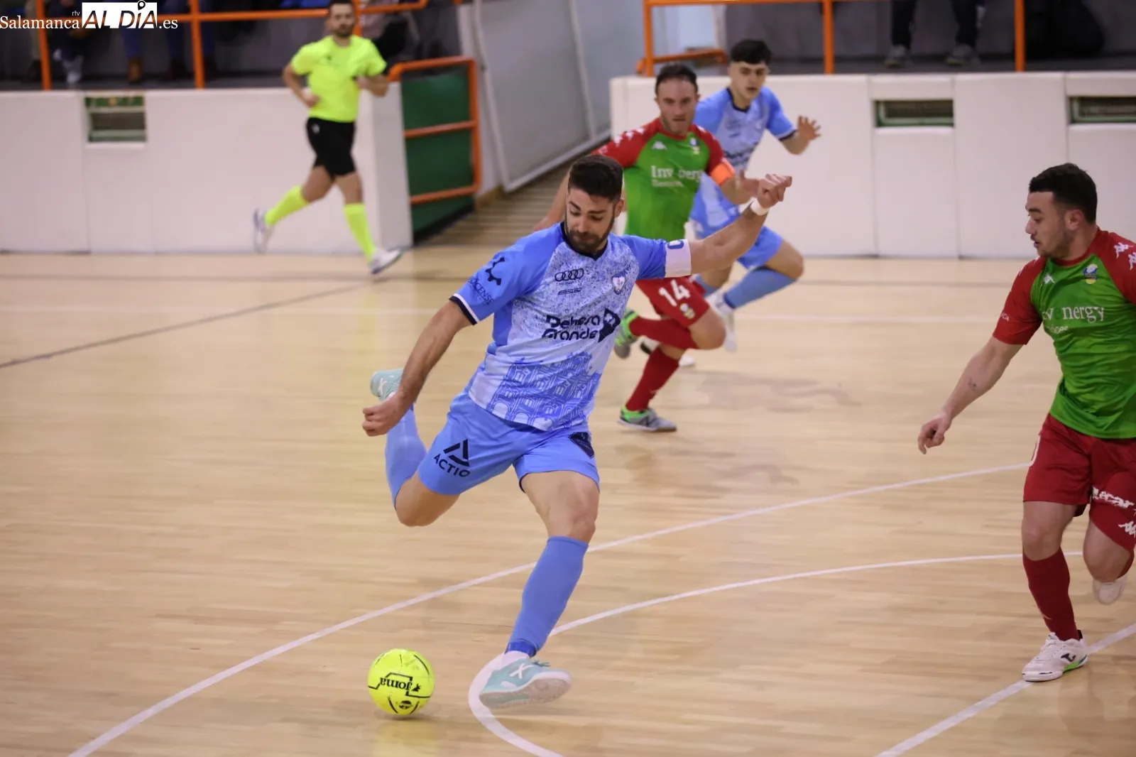 Foto 8 - El Salamanca FS golea al O Esteo (10-5)