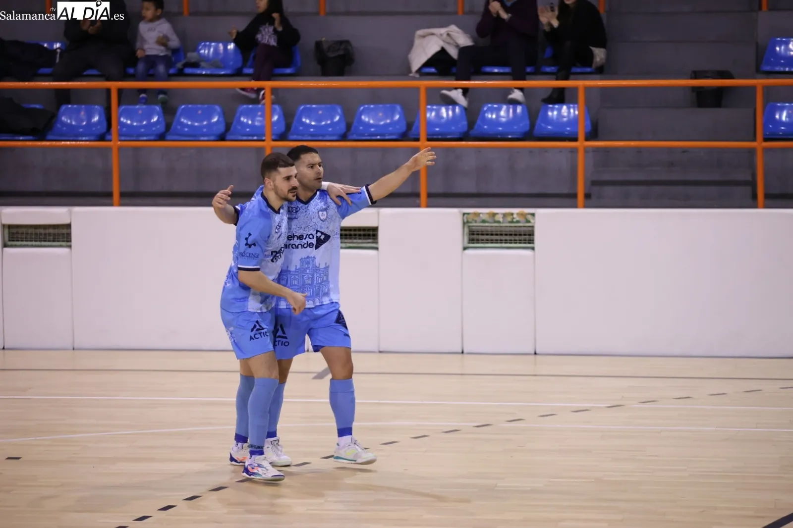 Foto 4 - El Salamanca FS golea al O Esteo (10-5)