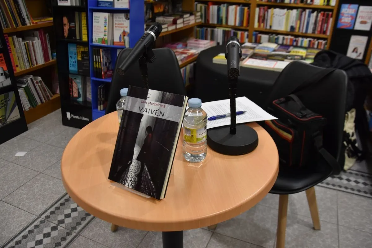 Luis Marigómez presenta su último libro de relatos Vaivén, en la Librería Víctor Jara