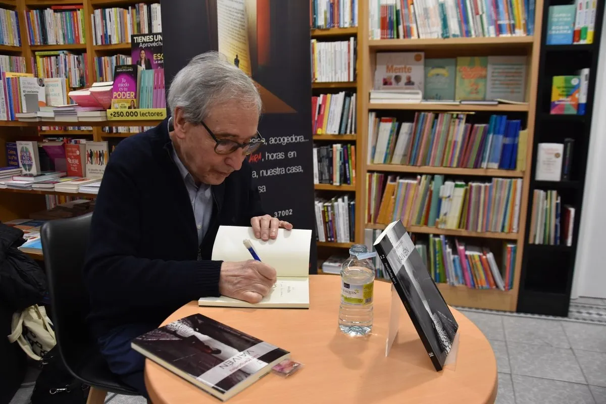Luis Marigómez presenta su último libro de relatos Vaivén, en la Librería Víctor Jara
