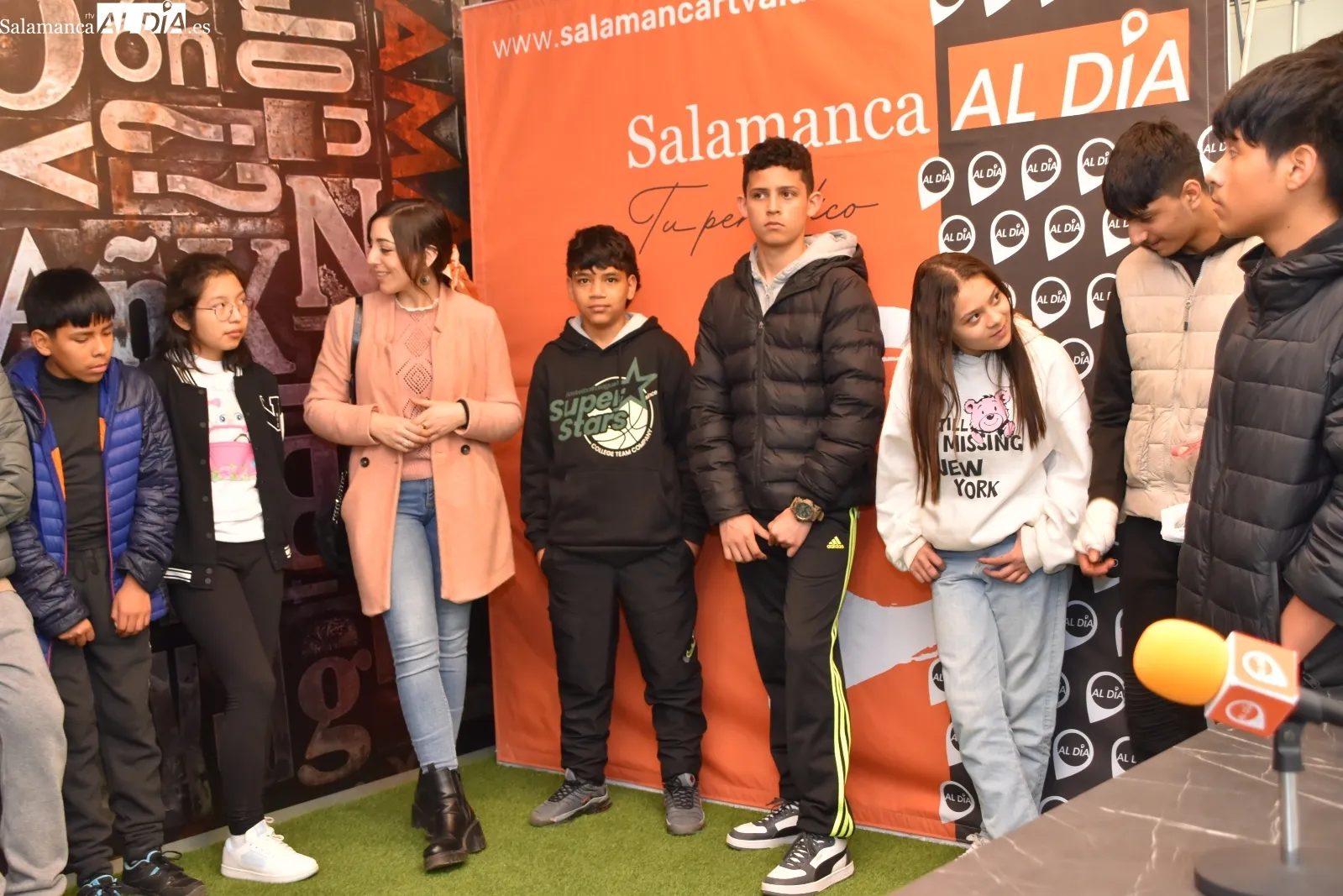 Foto 3 - Los alumnos del Aula de Compensatoria del IES Mateo Hern&aacute;ndez visitan la sede del peri&oacute;dico SALAMANCArtv AL D&Iacute;A