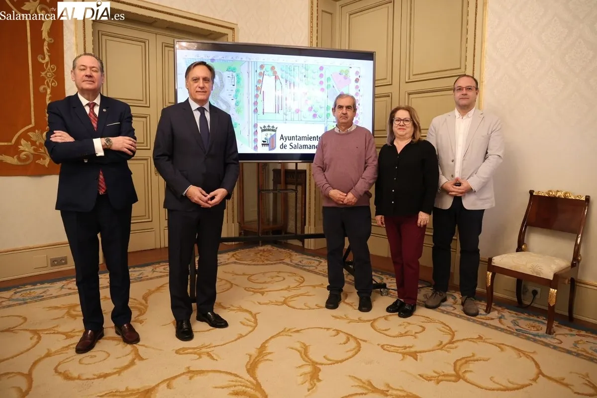 Presentación en el Ayuntamiento de la nueva plaza de 7.500 metros cuadrados en el barrio de Vistahermosa. Foto de David Sañudo