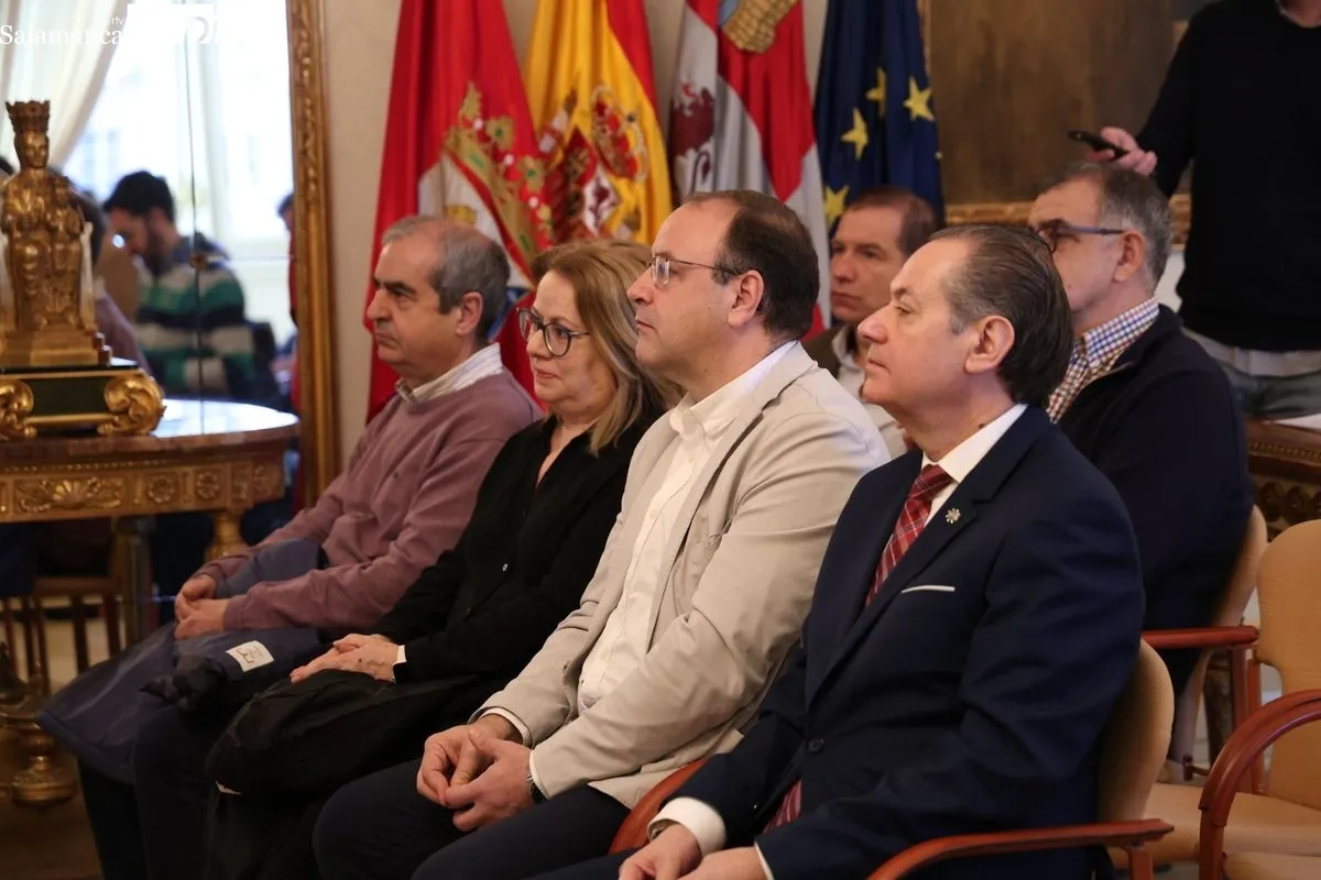 Presentación en el Ayuntamiento de la nueva plaza de 7.500 metros cuadrados en el barrio de Vistahermosa. Foto de David Sañudo