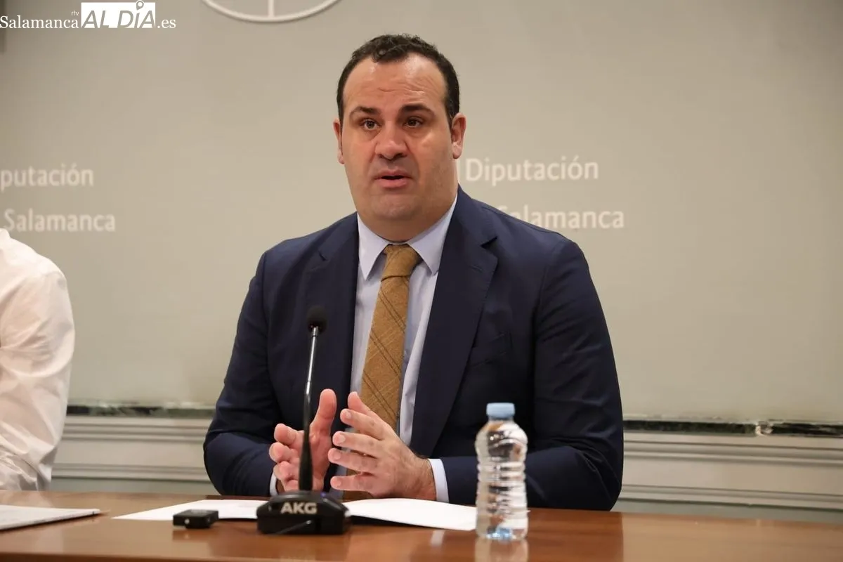 El diputado de Cultura, David Mingo presenta el 25º Certamen Internacional de Cuentos Lenteja de Oro de La Armuña. Foto de David Sañudo
