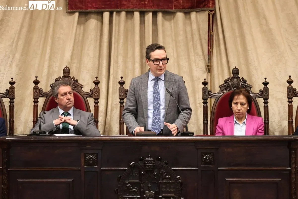 La Universidad de Salamanca homenajea en el Paraninfo a su Personal Técnico, de Gestión y de Administración y Servicios (PTGAS). Foto de David Sañudo