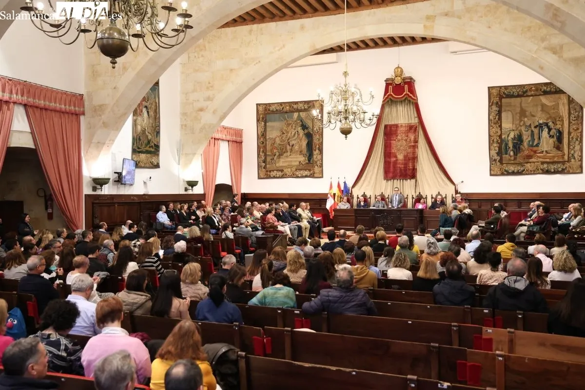 La Universidad de Salamanca homenajea en el Paraninfo a su Personal Técnico, de Gestión y de Administración y Servicios (PTGAS). Foto de David Sañudo