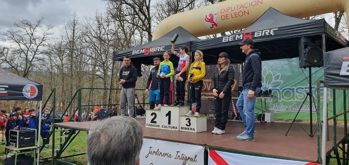 Escuela de Ciclismo Salmantina en el V BTT Bembibre XCO Escuelas