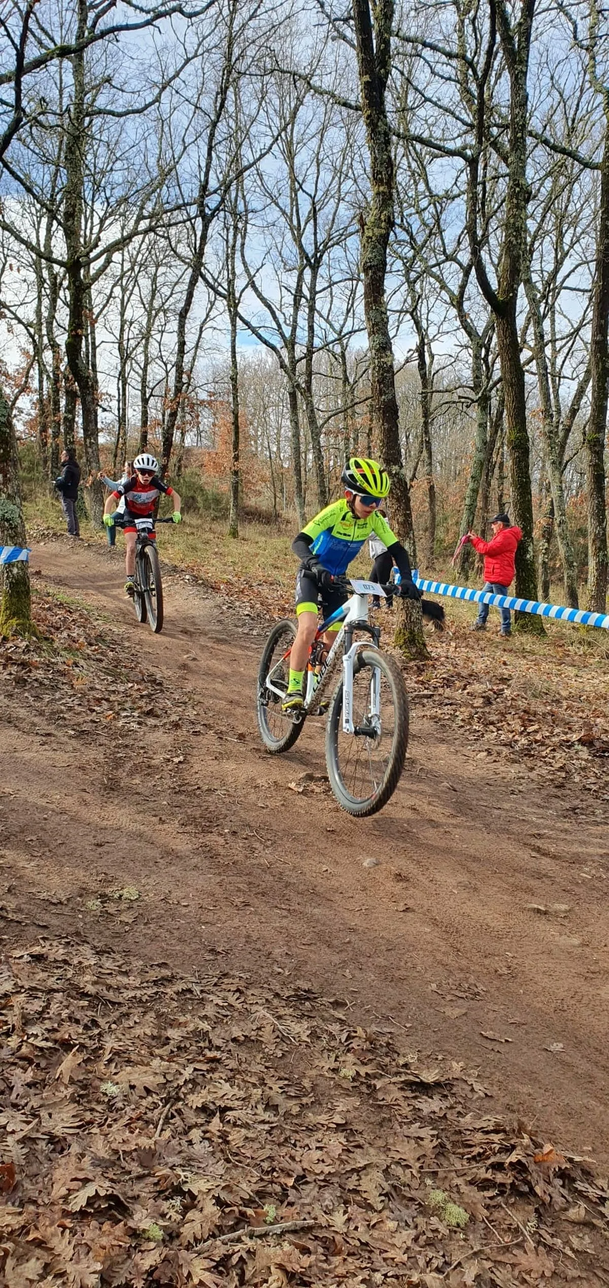 Escuela de Ciclismo Salmantina en el V BTT Bembibre XCO Escuelas