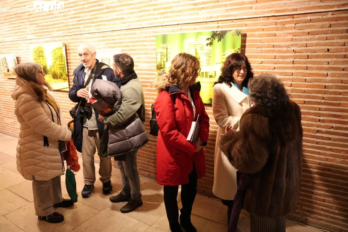 Inauguración de la exposición 'Ese Lugar concreto que nada anuncia' | FOTOS: David Sañudo 