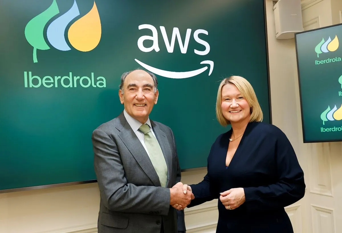 El presidente de Iberdrola, Ignacio Galán, firmaba este acuerdo con Lindsay McQuade, directora de Energía para EMEA en Amazon