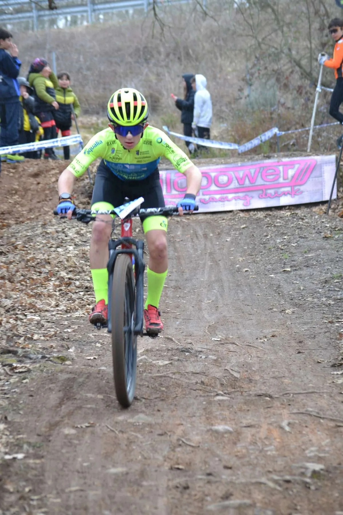 Ciclista del HyD - Ciudad de Salamanca en el Campeonato de Castilla y León de XCO 2025