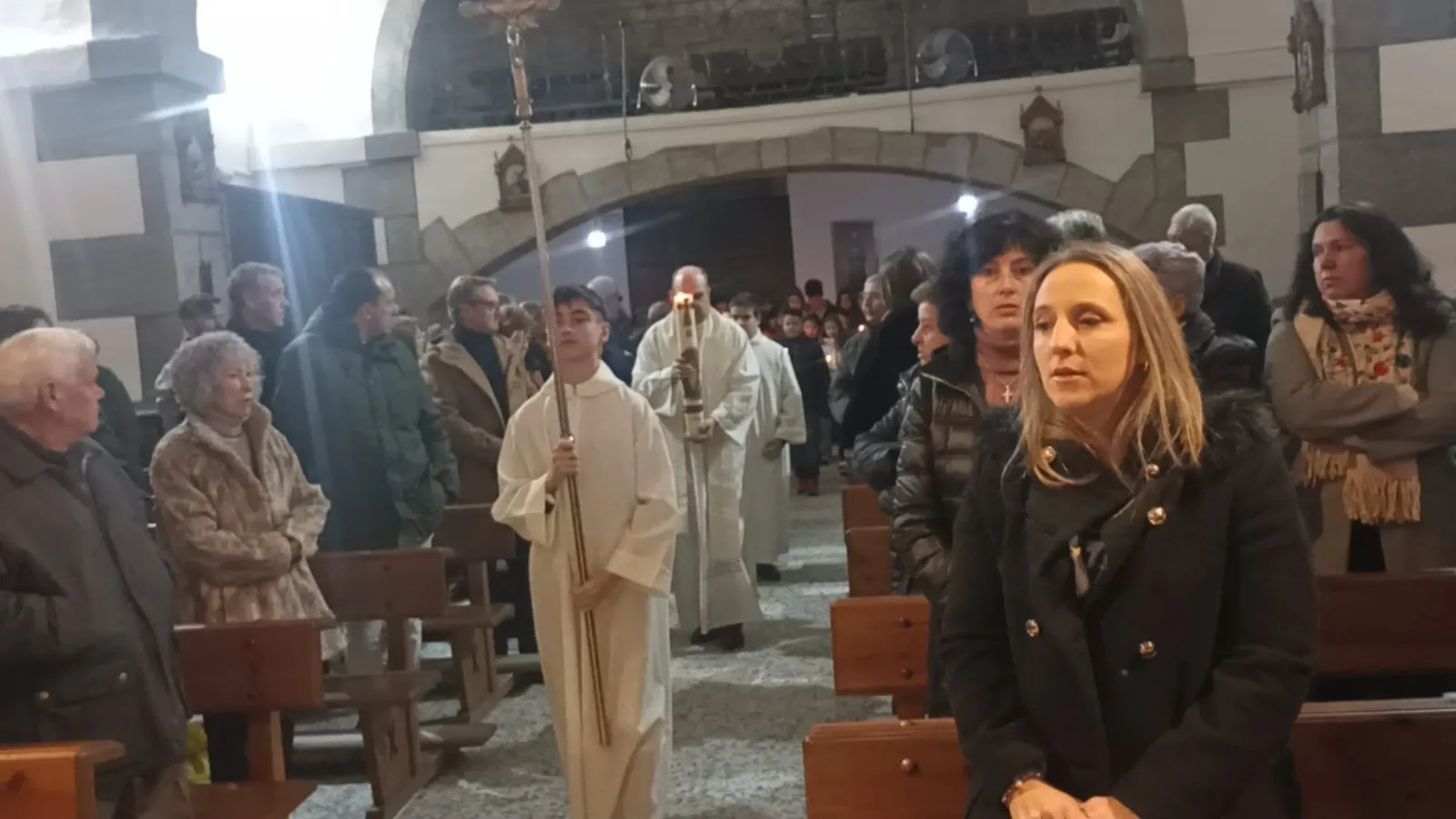 Foto 2 - San Andr&eacute;s celebra las Candelas con suelta incluida de palomas dentro del templo