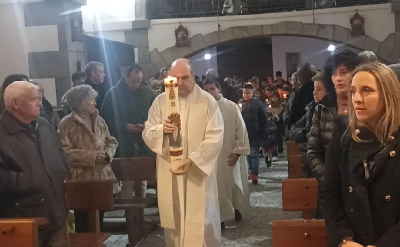Foto 3 - San Andr&eacute;s celebra las Candelas con suelta incluida de palomas dentro del templo