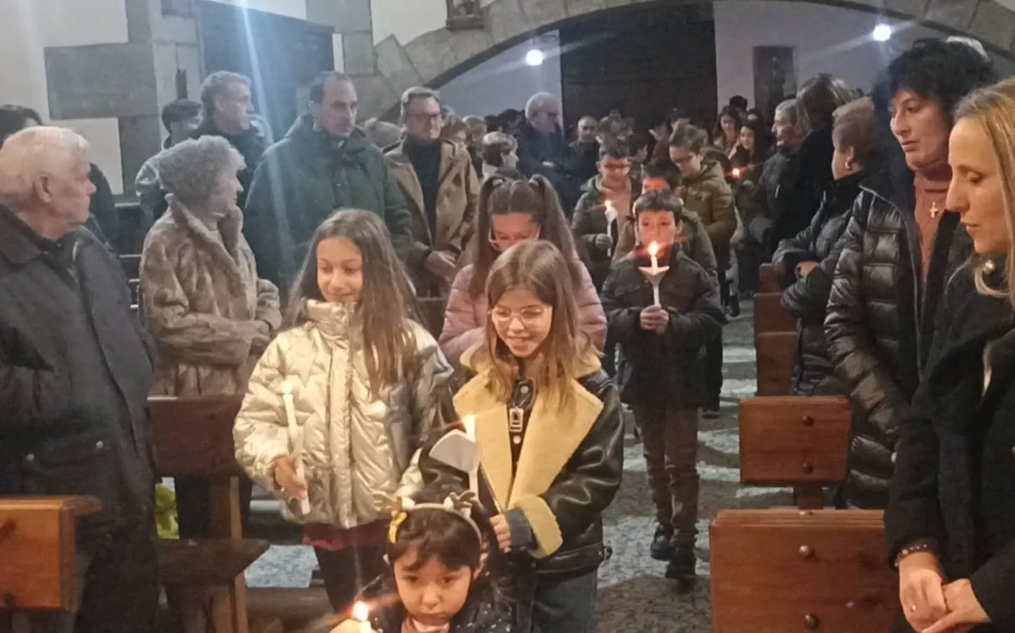 Foto 5 - San Andr&eacute;s celebra las Candelas con suelta incluida de palomas dentro del templo