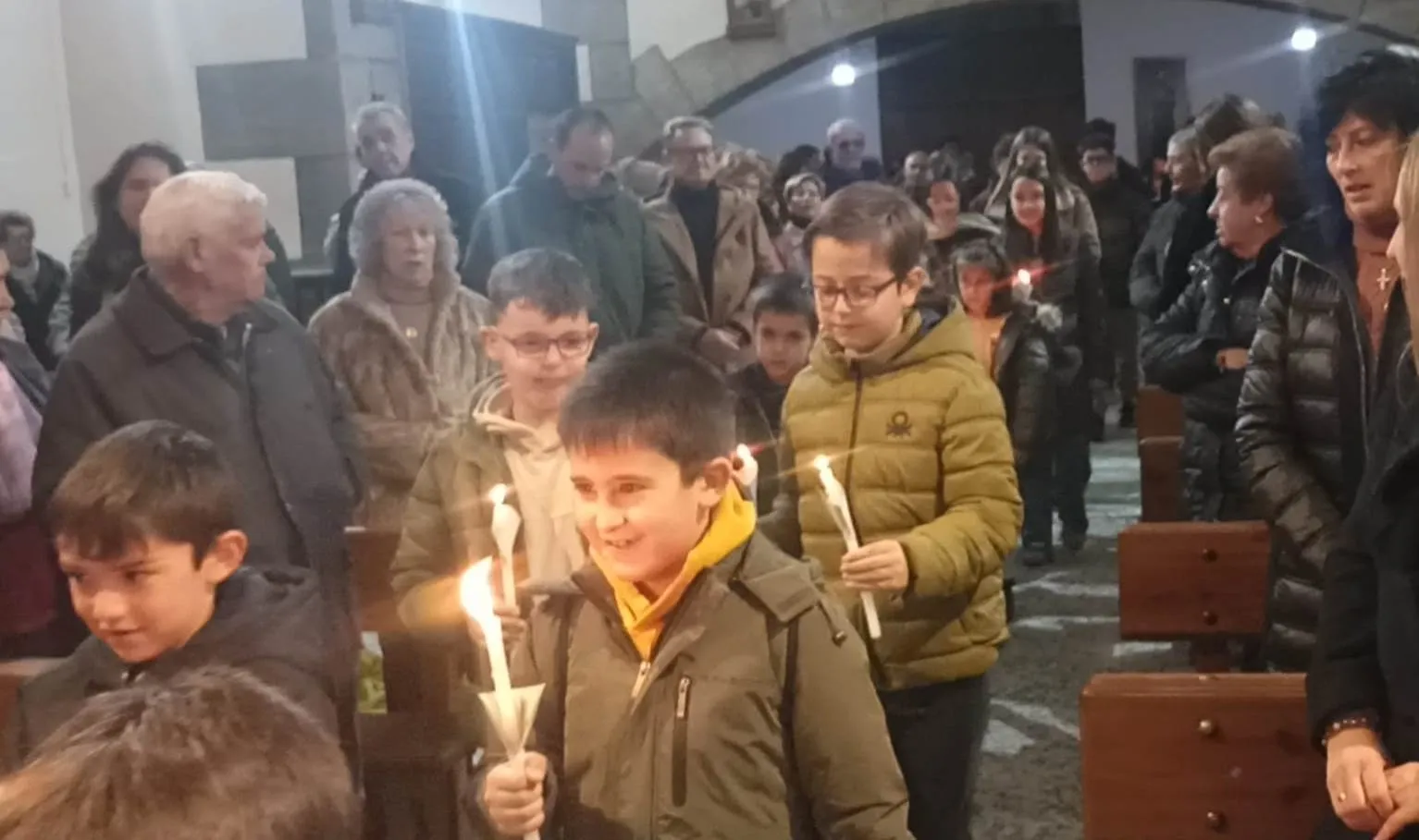 Foto 6 - San Andr&eacute;s celebra las Candelas con suelta incluida de palomas dentro del templo
