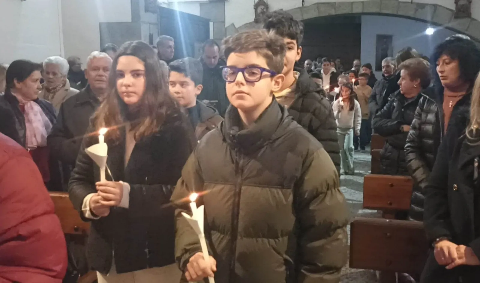 Foto 11 - San Andr&eacute;s celebra las Candelas con suelta incluida de palomas dentro del templo