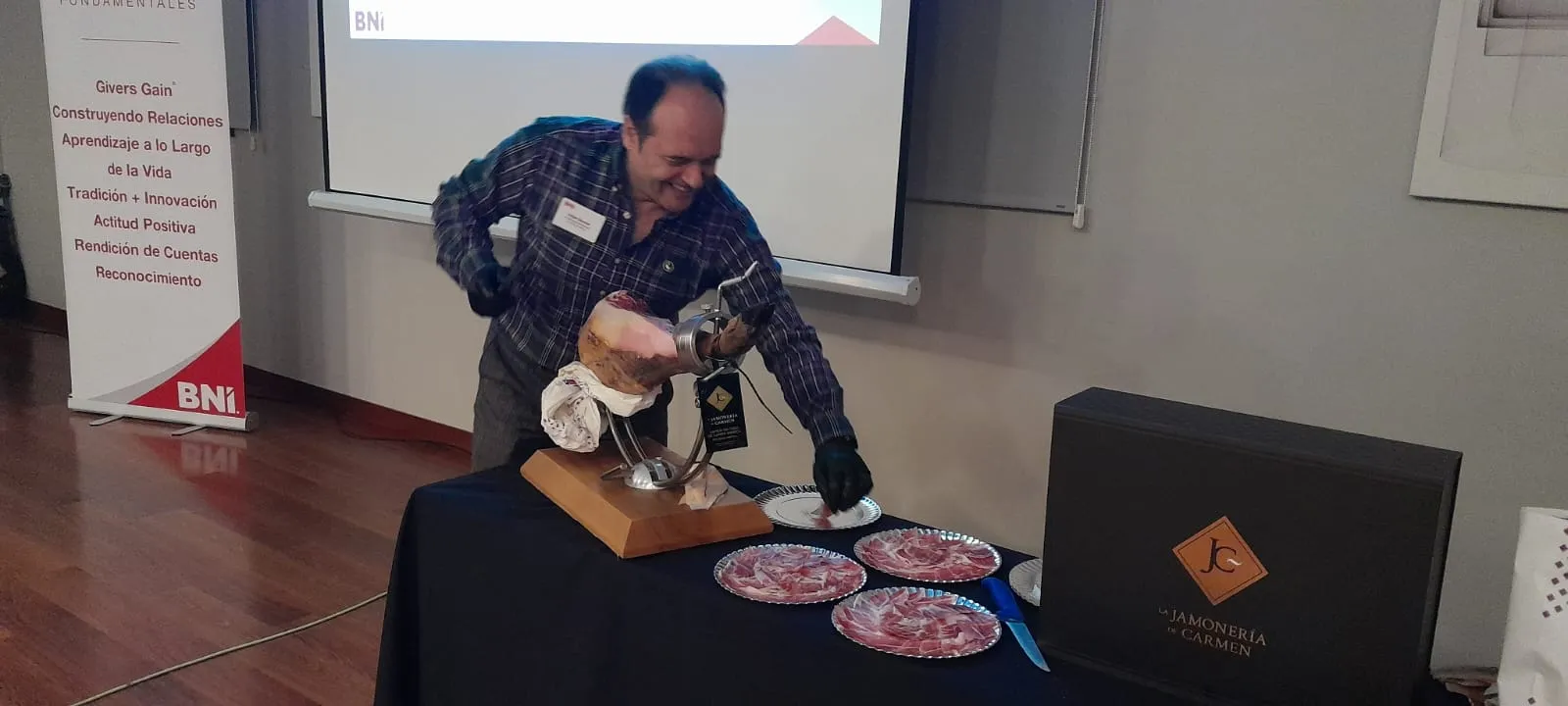 Foto 2 - BNI Estrategia de Salamanca celebra su D&iacute;a del Invitado con m&aacute;s de 40 empresarios
