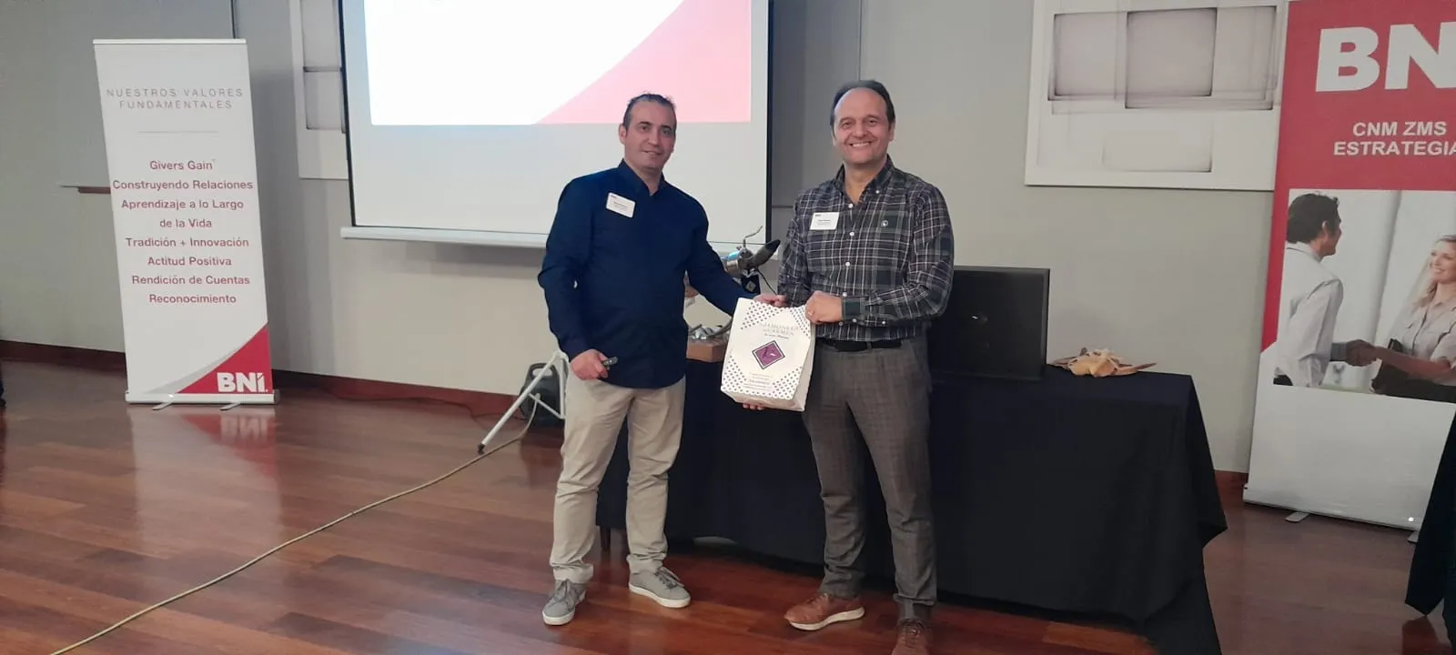 Foto 5 - BNI Estrategia de Salamanca celebra su D&iacute;a del Invitado con m&aacute;s de 40 empresarios