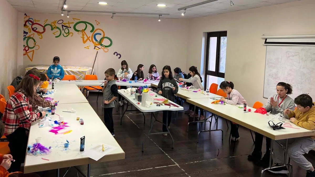 Foto 4 - &Eacute;xito de participaci&oacute;n en el taller de creaci&oacute;n de m&aacute;scaras para Carnaval