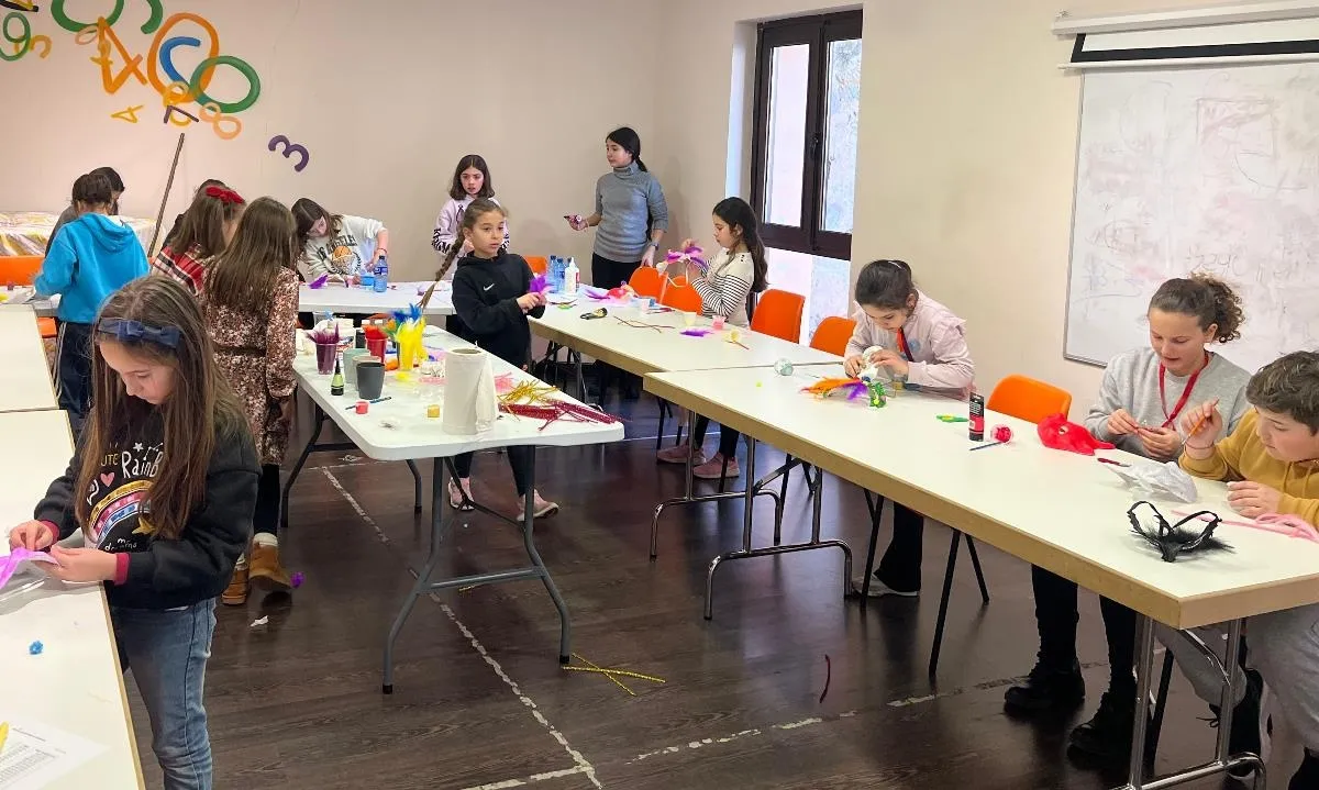 Foto 3 - &Eacute;xito de participaci&oacute;n en el taller de creaci&oacute;n de m&aacute;scaras para Carnaval