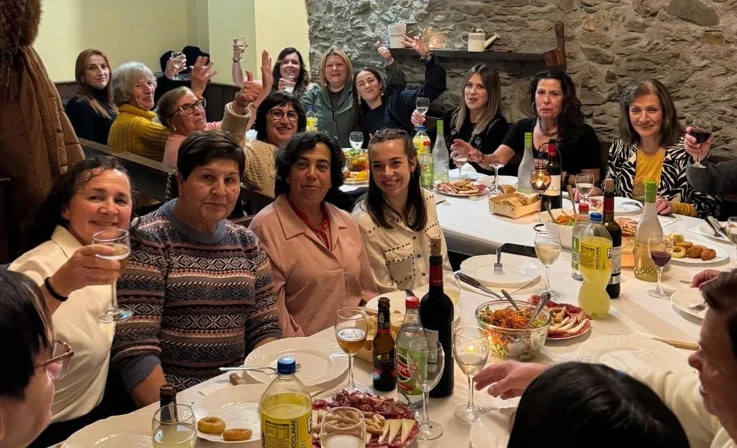 Foto 3 - Mujeres de varias localidades festejan juntas las &Aacute;guedas en Agallas