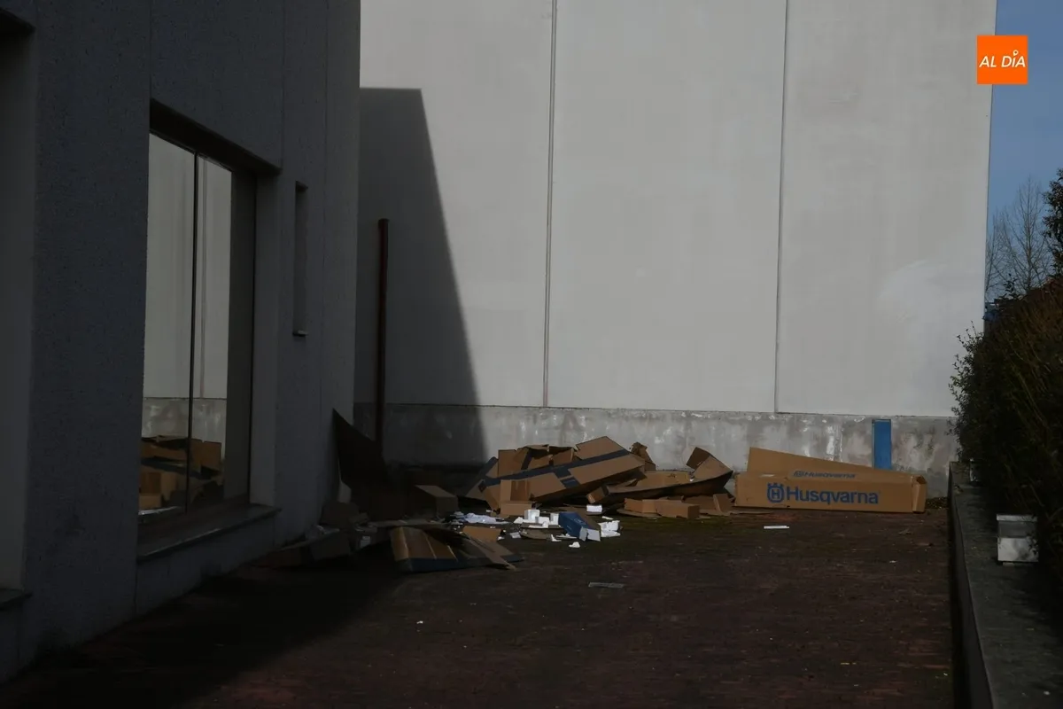 Foto 5 - Roban por el m&eacute;todo del butr&oacute;n en una empresa de maquinaria agr&iacute;cola de Los Chabarcones