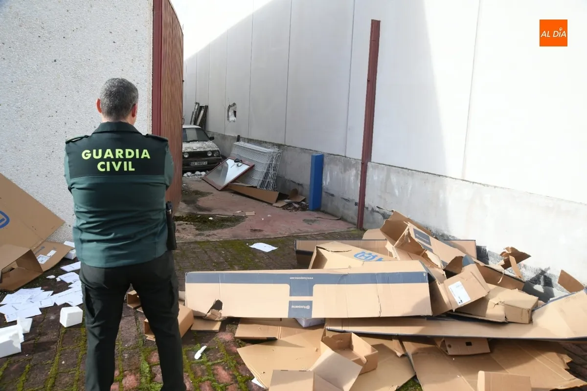 Foto 4 - Roban por el m&eacute;todo del butr&oacute;n en una empresa de maquinaria agr&iacute;cola de Los Chabarcones