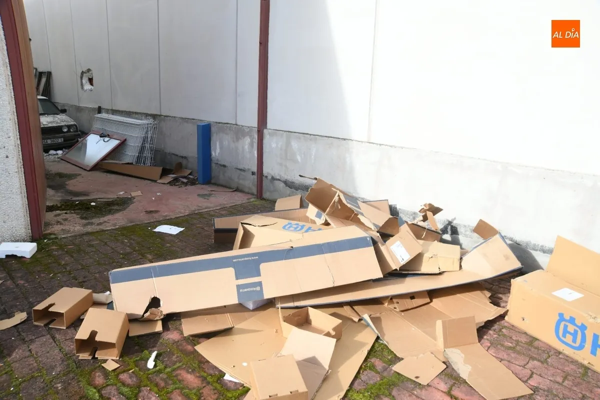 Foto 3 - Roban por el m&eacute;todo del butr&oacute;n en una empresa de maquinaria agr&iacute;cola de Los Chabarcones
