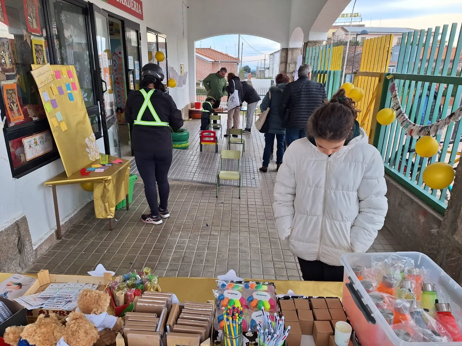 Foto 3 - &Eacute;xito de los mercadillos solidarios de El Bod&oacute;n y Fuentes de O&ntilde;oro con 2.010&euro; recaudados