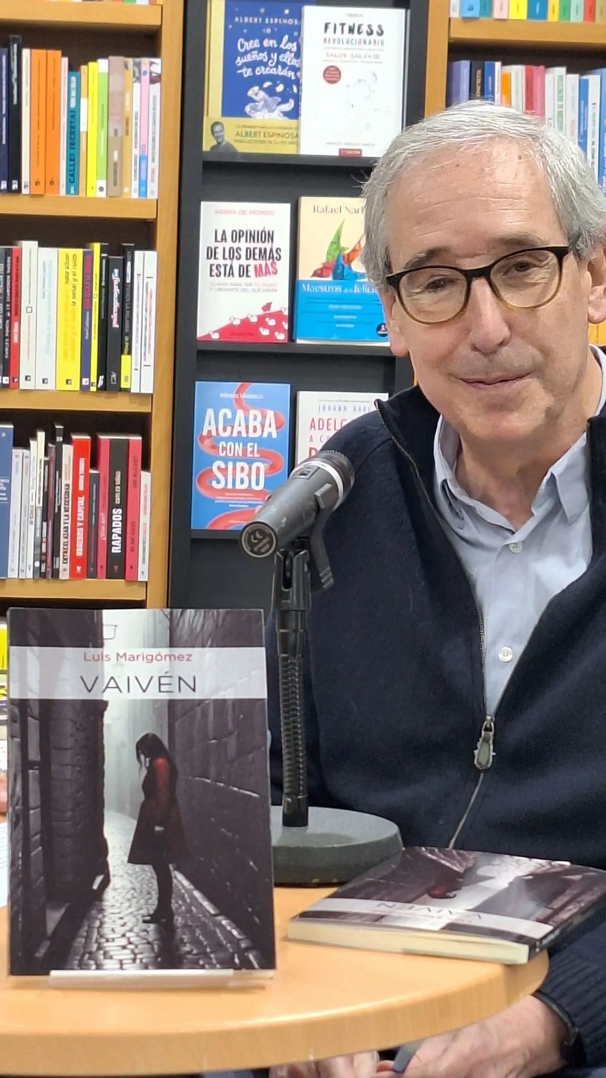 Luis Marigómez presenta su último libro de relatos Vaivén, en la Librería Víctor Jara