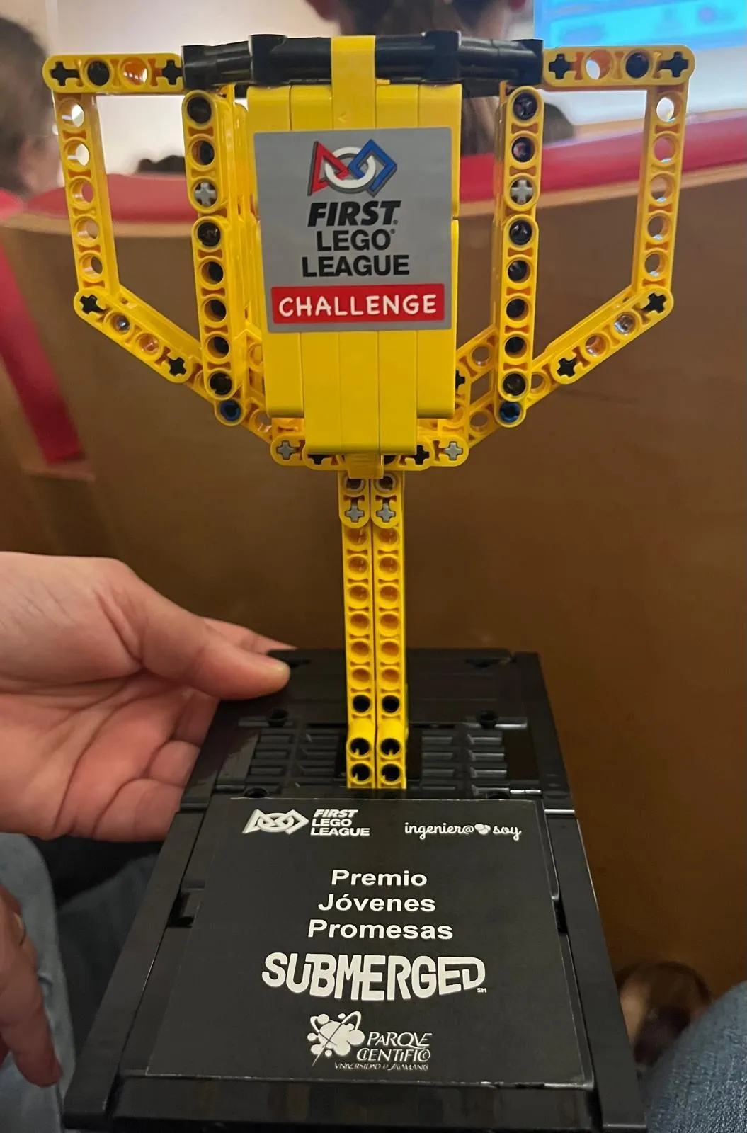 Foto 5 - El Colegio San Francisco se lleva el Premio J&oacute;venes Promesas en la First Lego League
