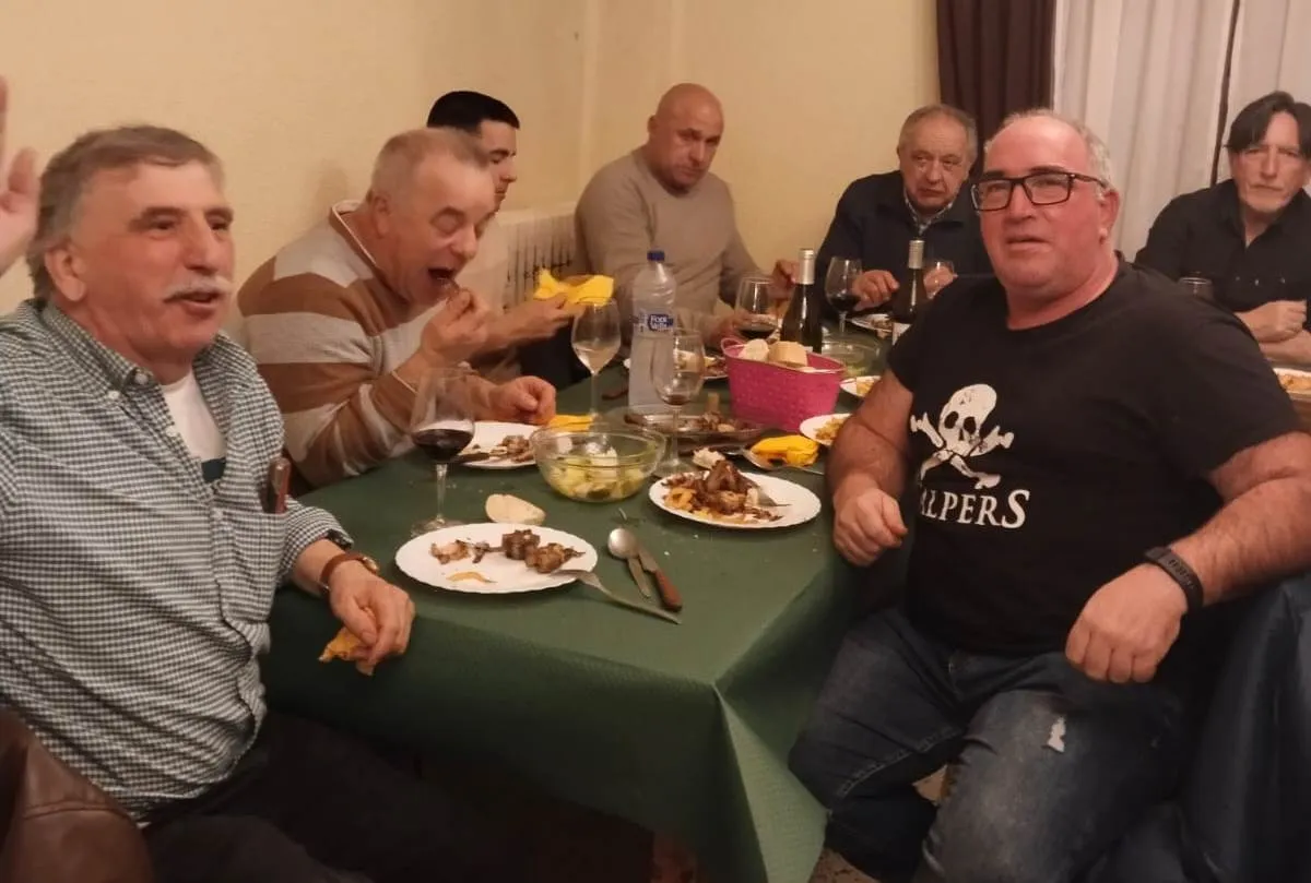Foto 7 - Un grupo de hombres se re&uacute;ne para conmemorar los &Aacute;guedos en El Sah&uacute;go