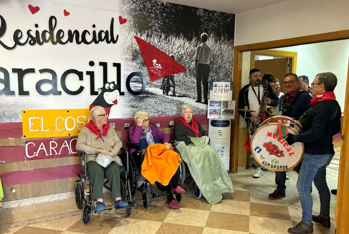 Foto 5 - La Residencia Caracillo celebra su propio encierro carnavalero