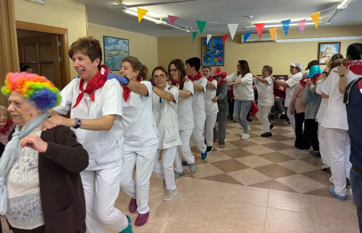 Foto 9 - La Residencia Caracillo celebra su propio encierro carnavalero