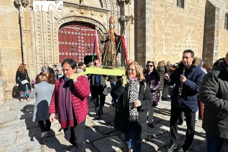 Foto 2 - Gran ambiente en la esperada festividad de las gargantillas de San Blas en Santiago de la Puebla