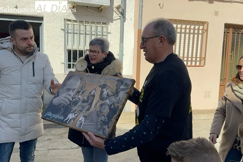 Foto 9 - L&aacute;grimas, brindis y recuerdos de Jos&eacute; Guerras en el cierre de su tienda en Macotera por jubilaci&oacute;n: "Los clientes son como famil&iacute;a y el barrio de Santa Ana, mi vida"