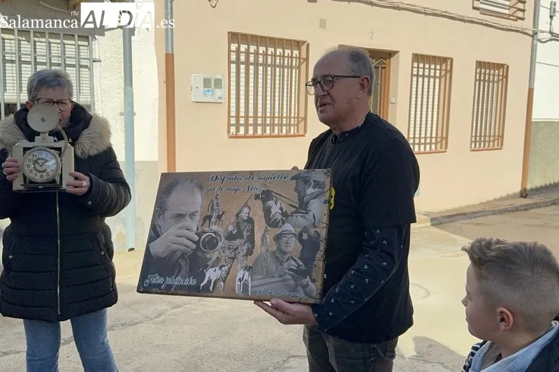 Foto 10 - L&aacute;grimas, brindis y recuerdos de Jos&eacute; Guerras en el cierre de su tienda en Macotera por jubilaci&oacute;n: "Los clientes son como famil&iacute;a y el barrio de Santa Ana, mi vida"