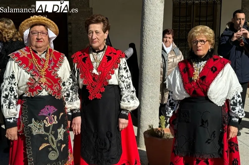 Foto 3 - Las mujeres de Santiago de la Puebla honran a Santa &Aacute;gueda con un animado d&iacute;a de celebraci&oacute;n