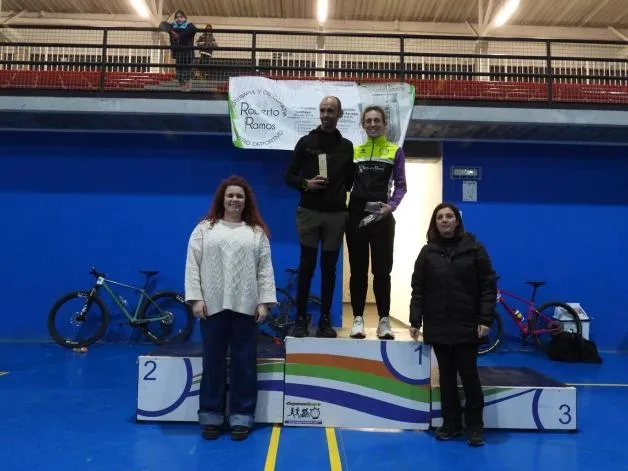 Foto 5 - Pilar P&eacute;rez y Jes&uacute;s S&aacute;nchez Macarro se hacen con la victoria por relevos en el Duatl&oacute;n de Villamayor