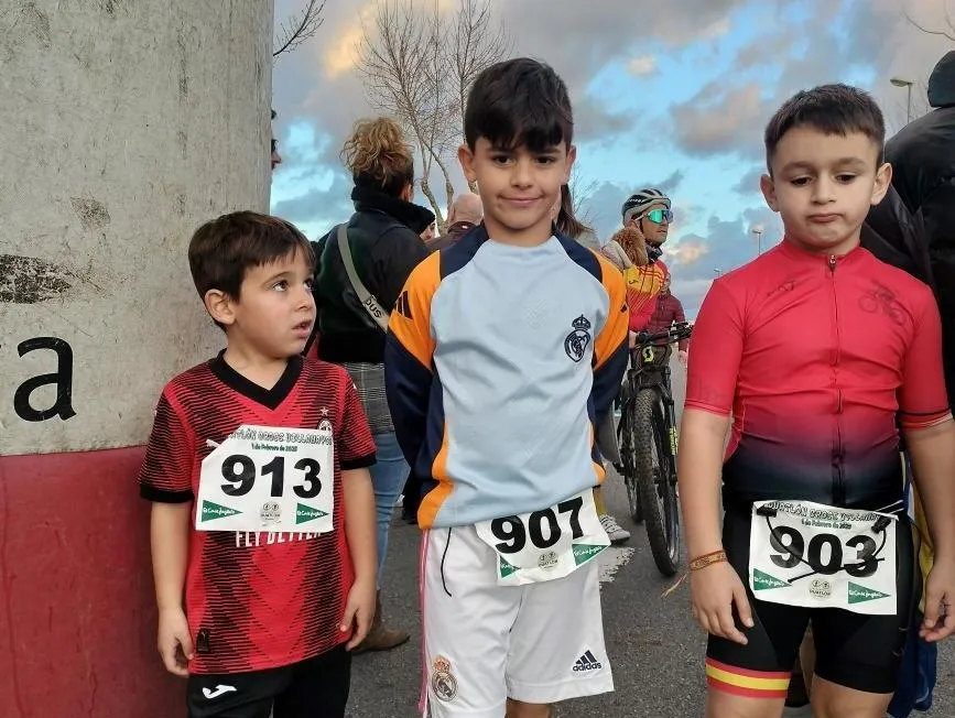 Foto 4 - Pilar P&eacute;rez y Jes&uacute;s S&aacute;nchez Macarro se hacen con la victoria por relevos en el Duatl&oacute;n de Villamayor