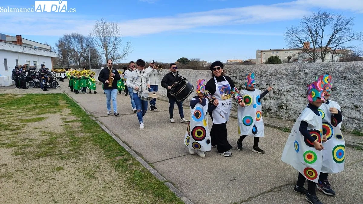 Los alumnos del CEIP Manuel Moreno salen de Carnaval