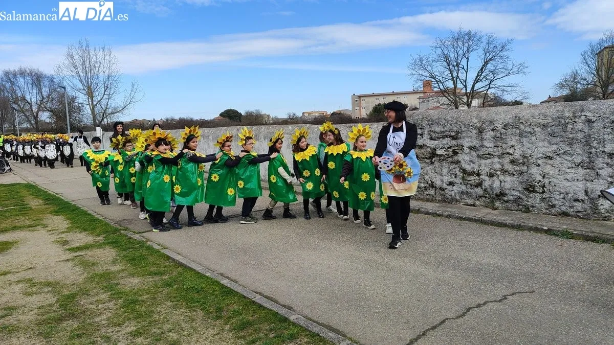 Los alumnos del CEIP Manuel Moreno salen de Carnaval