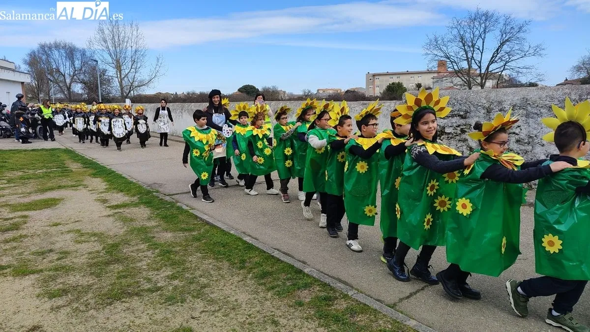 Los alumnos del CEIP Manuel Moreno salen de Carnaval