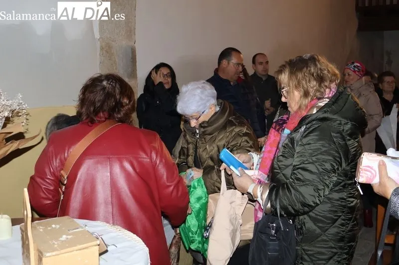 Foto 6 - La Fiesta de las Candelas ilumina la ermita de la Virgen de Otero