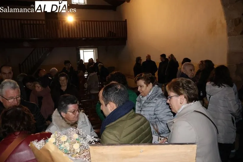 Foto 2 - La Fiesta de las Candelas ilumina la ermita de la Virgen de Otero